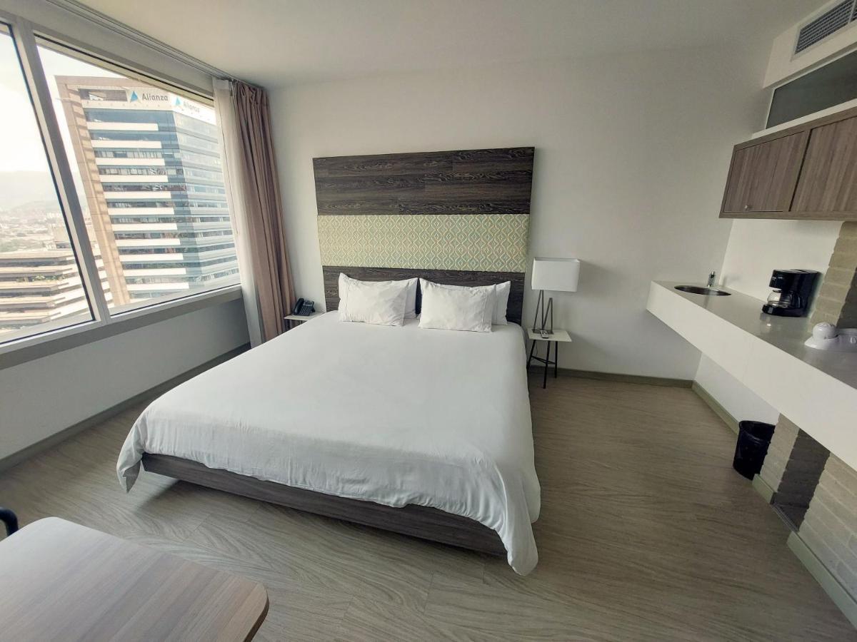 V Grand Hotel, A Member Of Radisson Individuals Medellín Exteriör bild