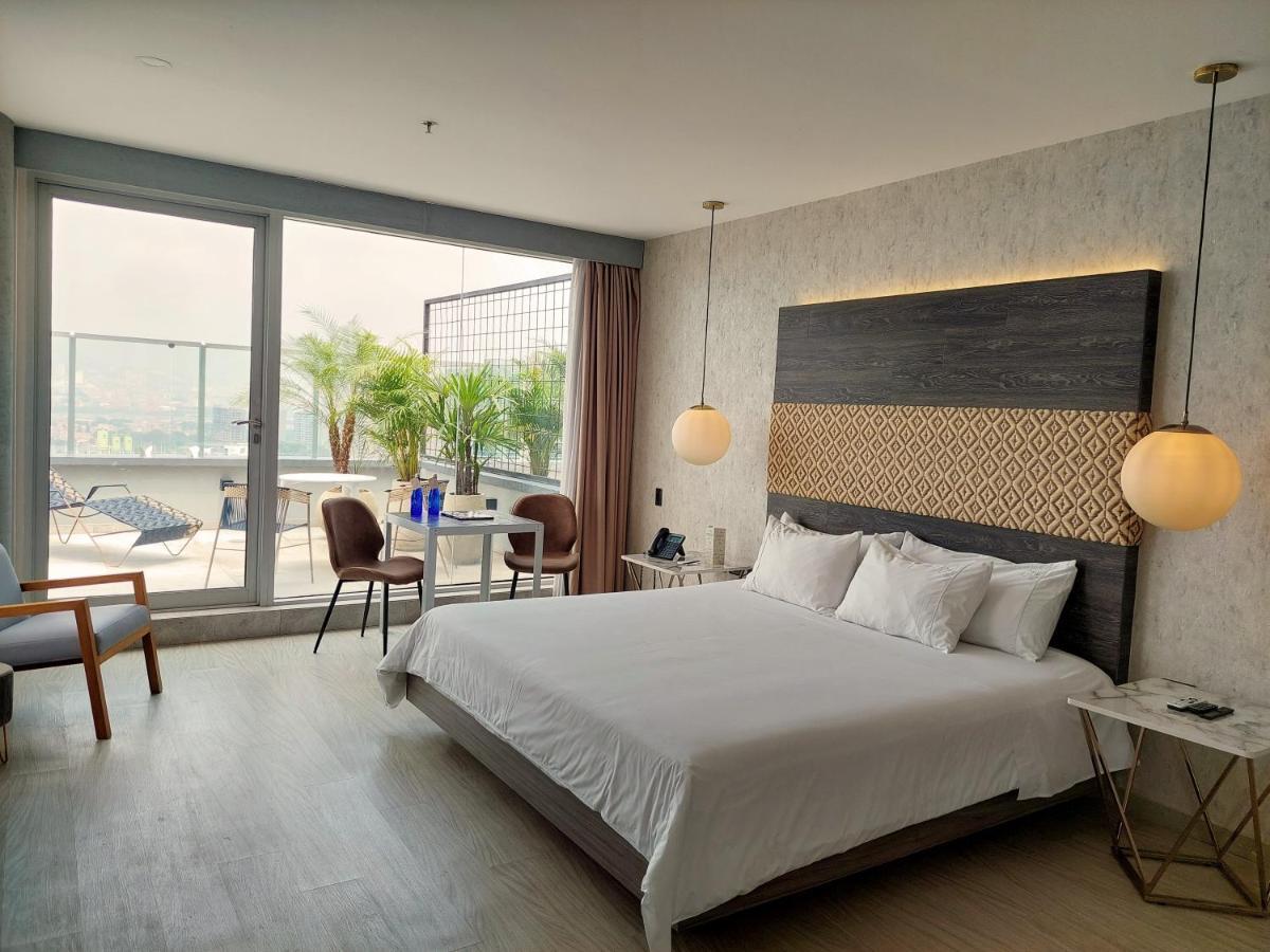 V Grand Hotel, A Member Of Radisson Individuals Medellín Exteriör bild