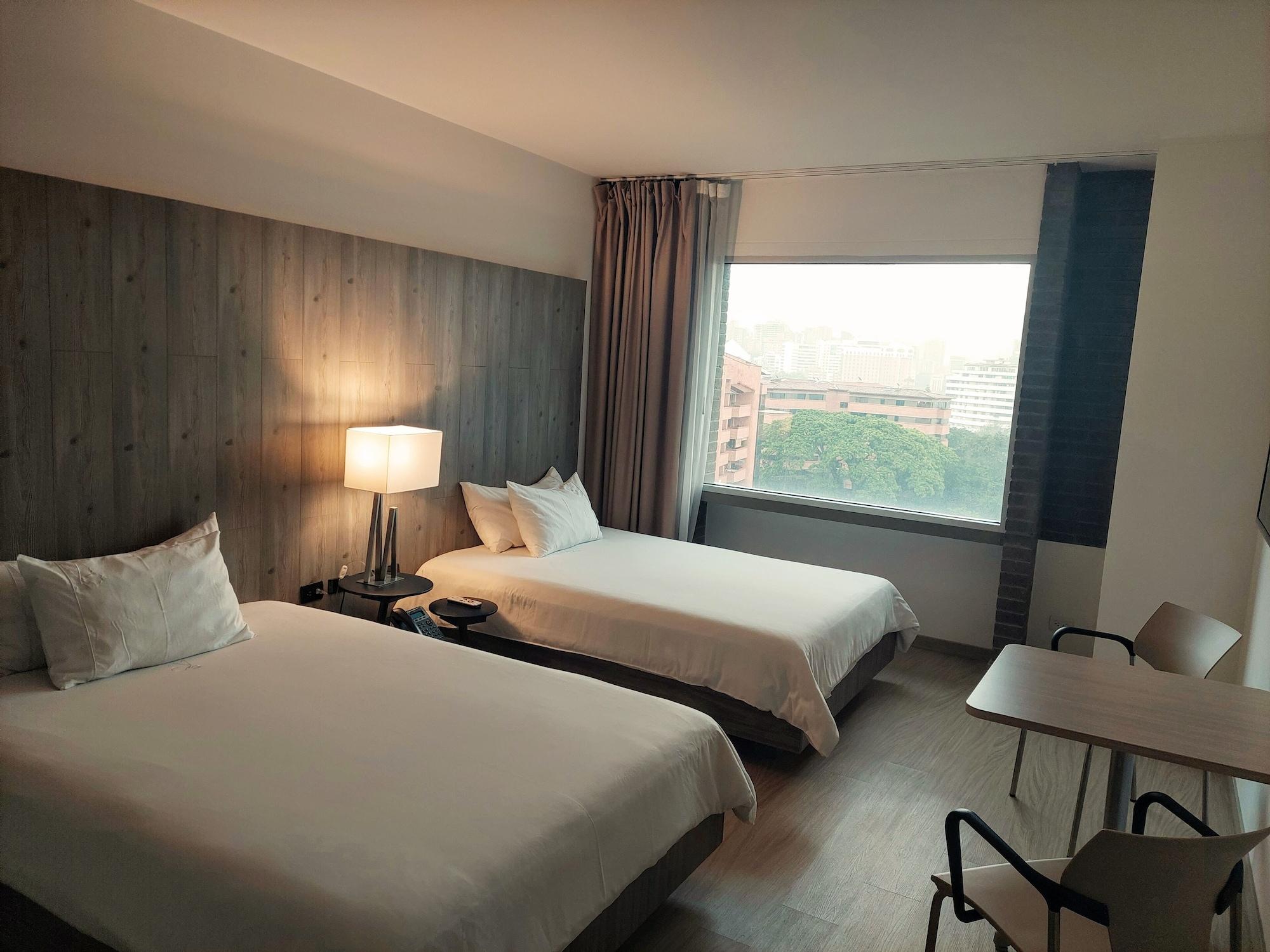 V Grand Hotel, A Member Of Radisson Individuals Medellín Exteriör bild