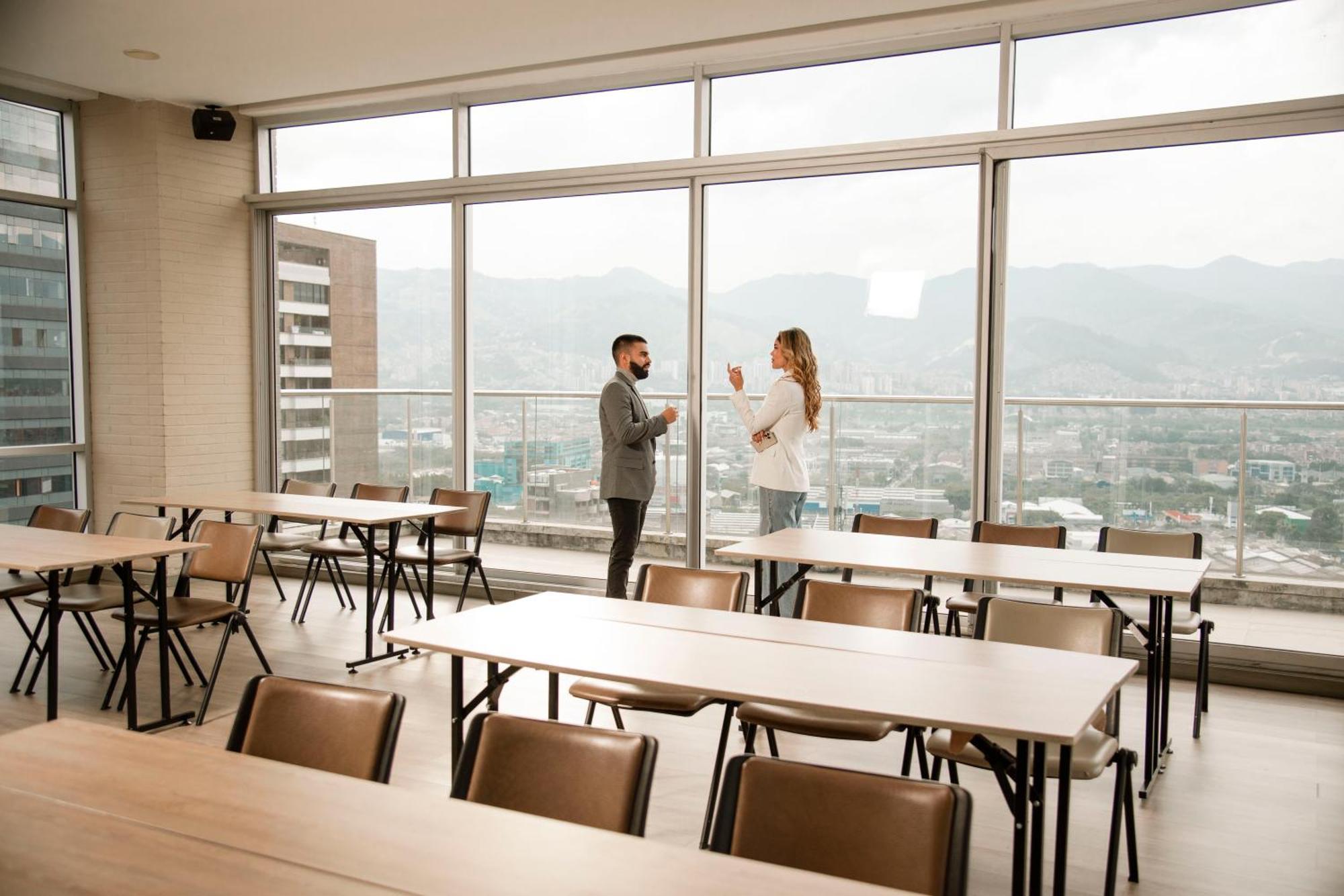 V Grand Hotel, A Member Of Radisson Individuals Medellín Exteriör bild