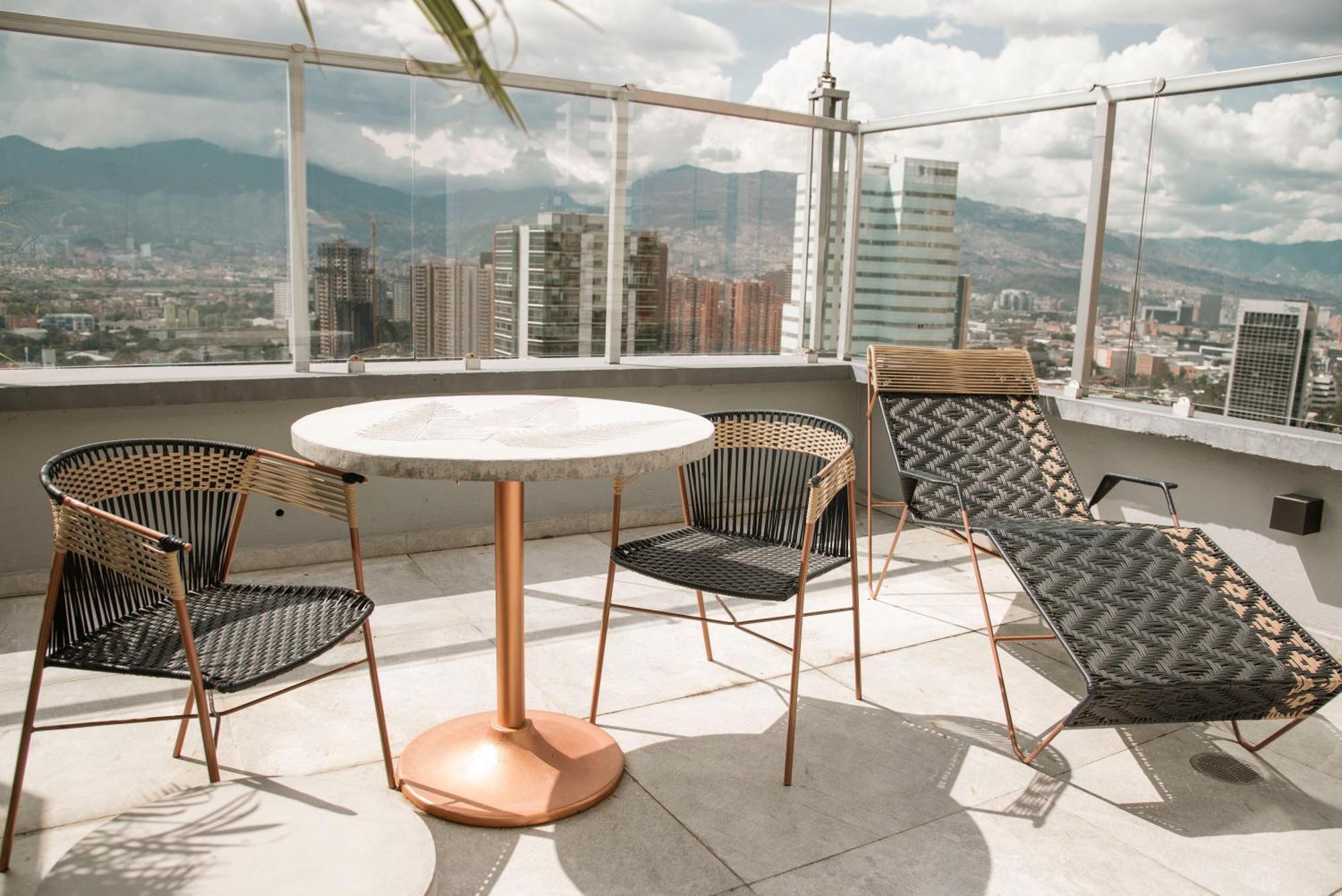 V Grand Hotel, A Member Of Radisson Individuals Medellín Exteriör bild