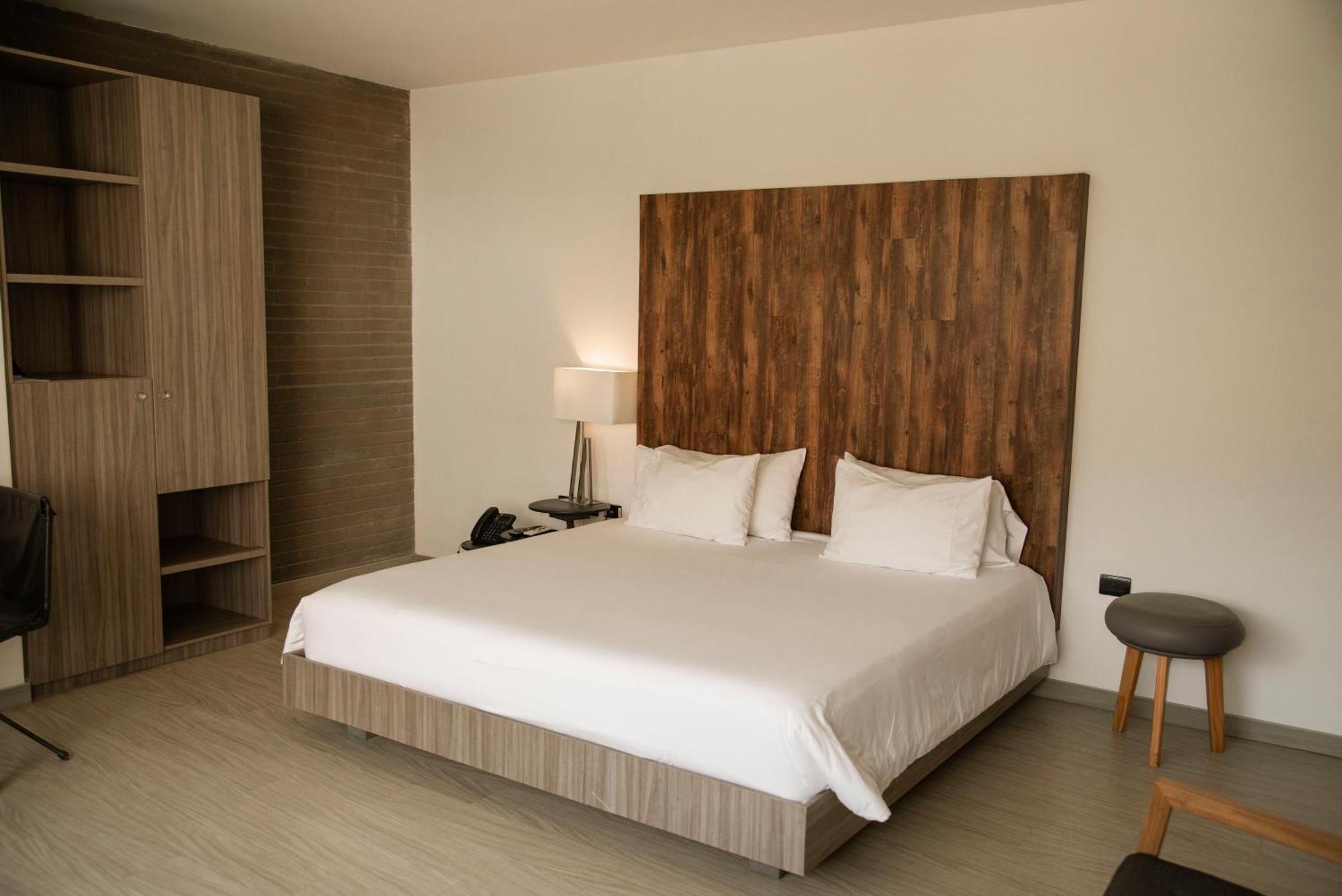V Grand Hotel, A Member Of Radisson Individuals Medellín Exteriör bild