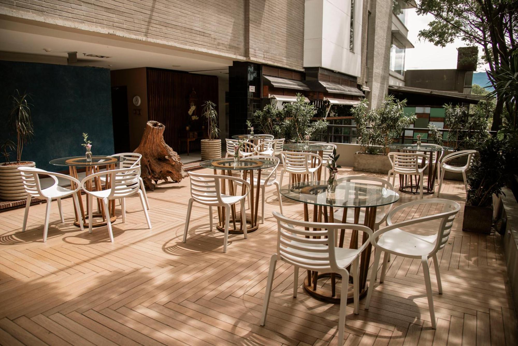 V Grand Hotel, A Member Of Radisson Individuals Medellín Exteriör bild