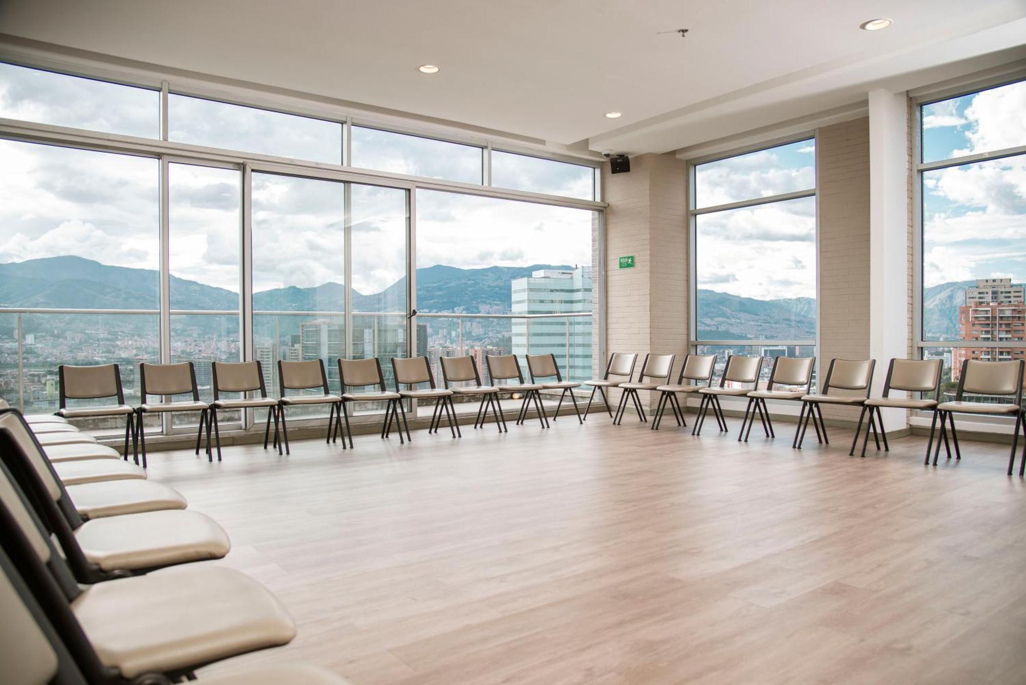 V Grand Hotel, A Member Of Radisson Individuals Medellín Exteriör bild
