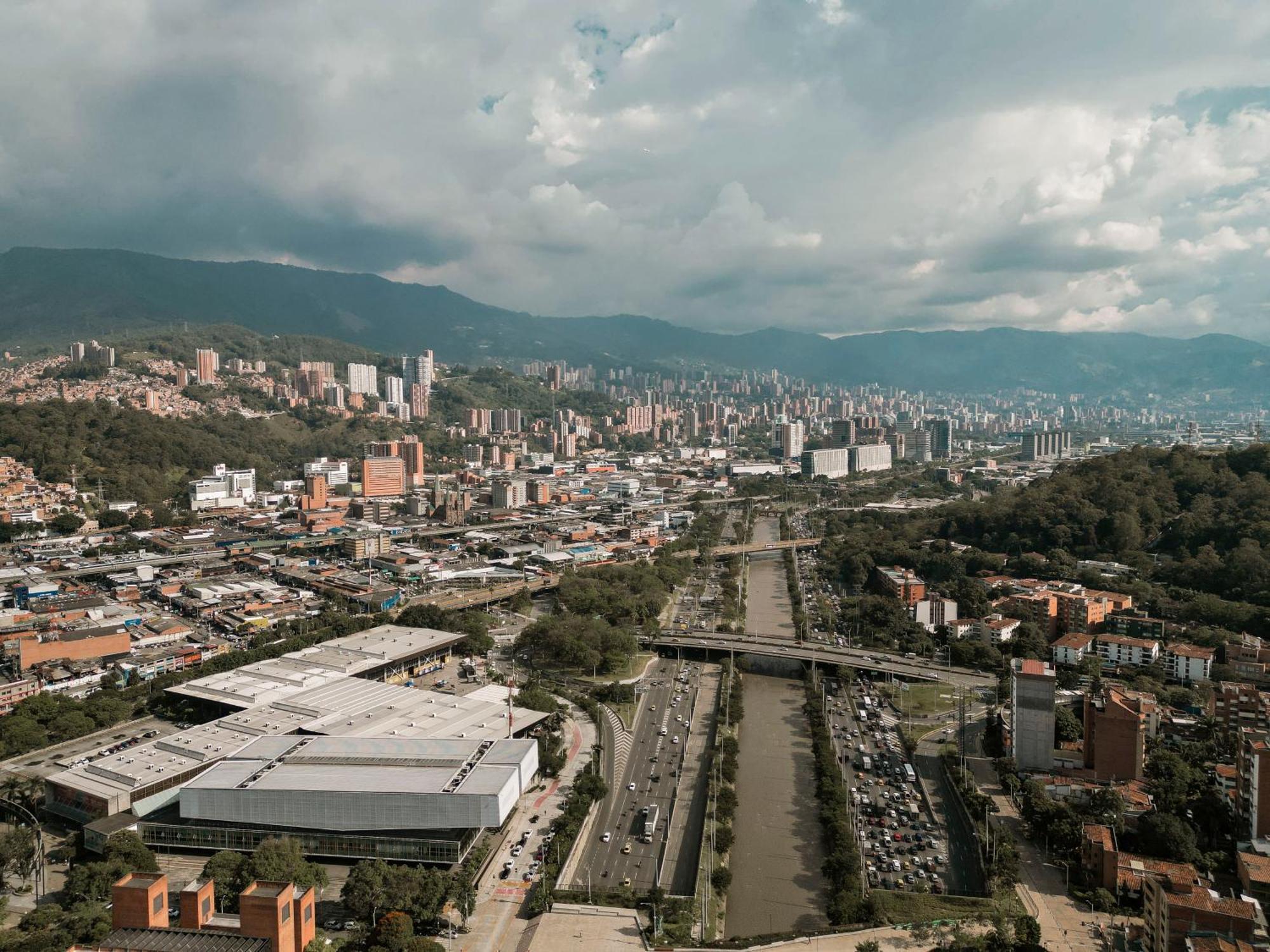 V Grand Hotel, A Member Of Radisson Individuals Medellín Exteriör bild