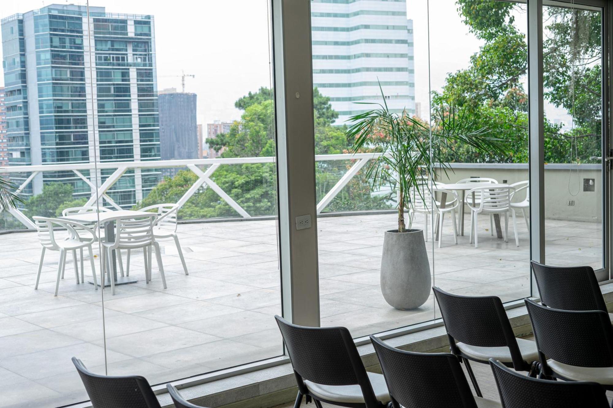 V Grand Hotel, A Member Of Radisson Individuals Medellín Exteriör bild