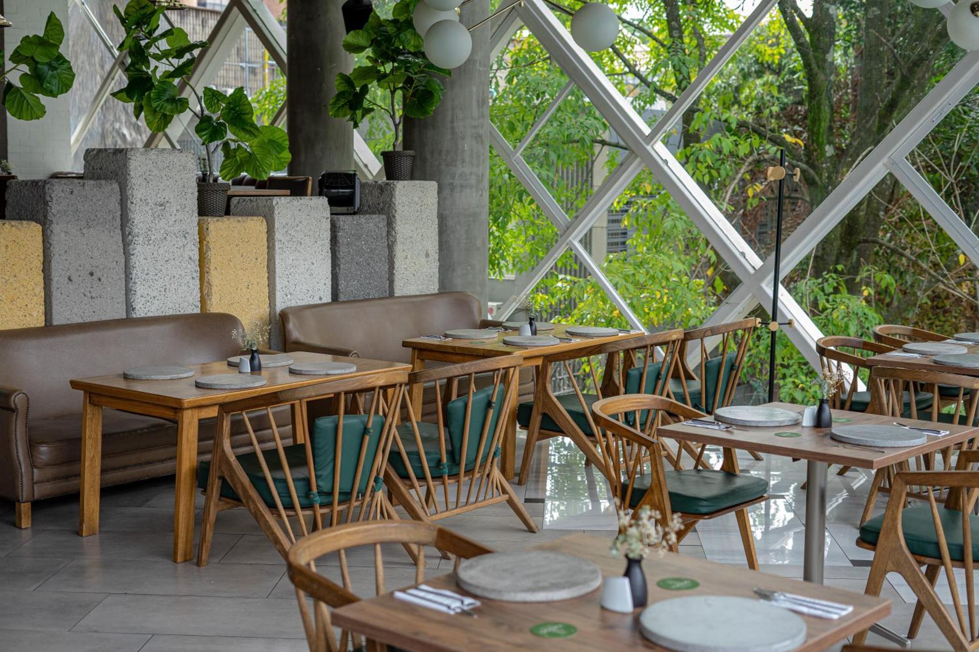 V Grand Hotel, A Member Of Radisson Individuals Medellín Exteriör bild