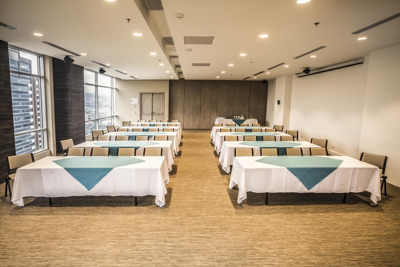 V Grand Hotel, A Member Of Radisson Individuals Medellín Exteriör bild