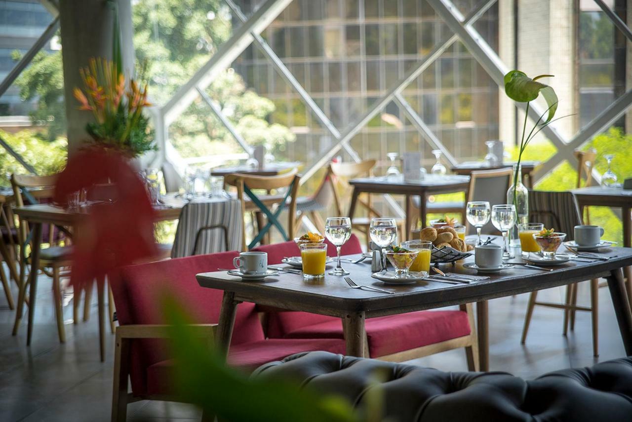 V Grand Hotel, A Member Of Radisson Individuals Medellín Exteriör bild